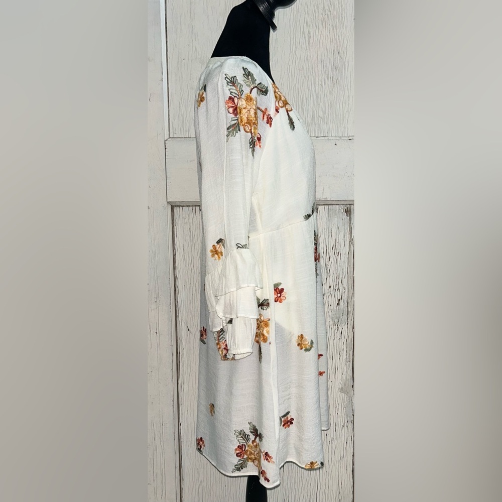 🌷🌷Anthropologie White Embroidered Floral Dress🌷🌷 - Picture 6 of 9
